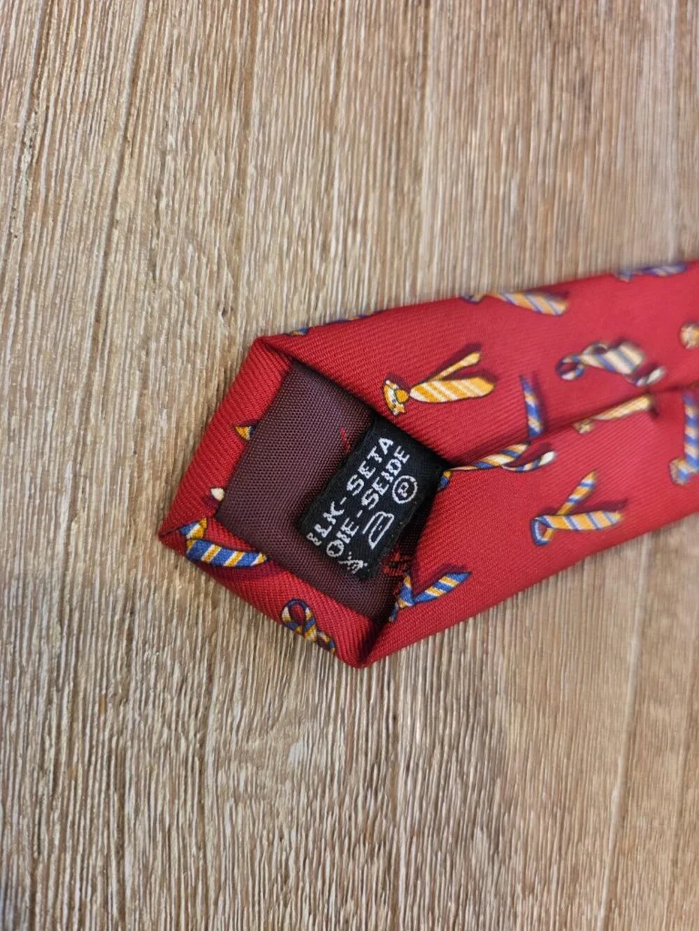 Salvatore Ferragamo Red Ribbon Symbol Silk Men's Neck Tie (3.75